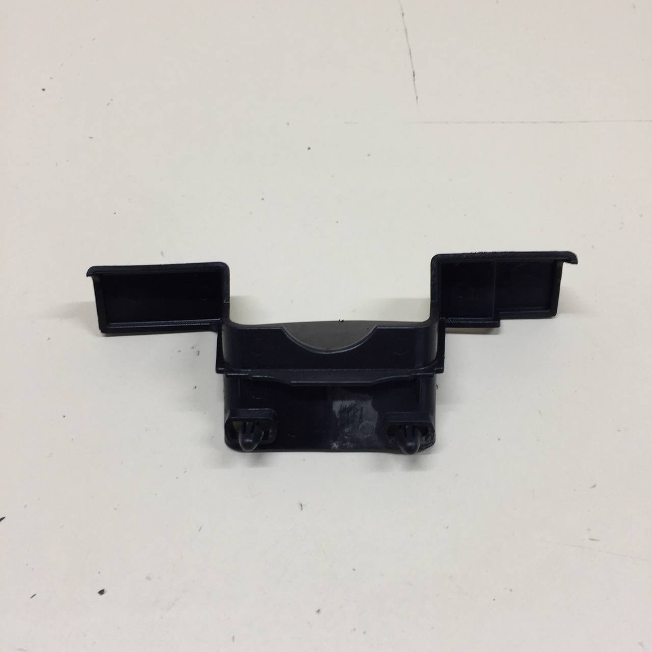 Кожух замка капота Renault Sandero Stepway (5S) 2014-2022 Кожух замка капота Renault Sandero Stepway (5S) 2014-2022