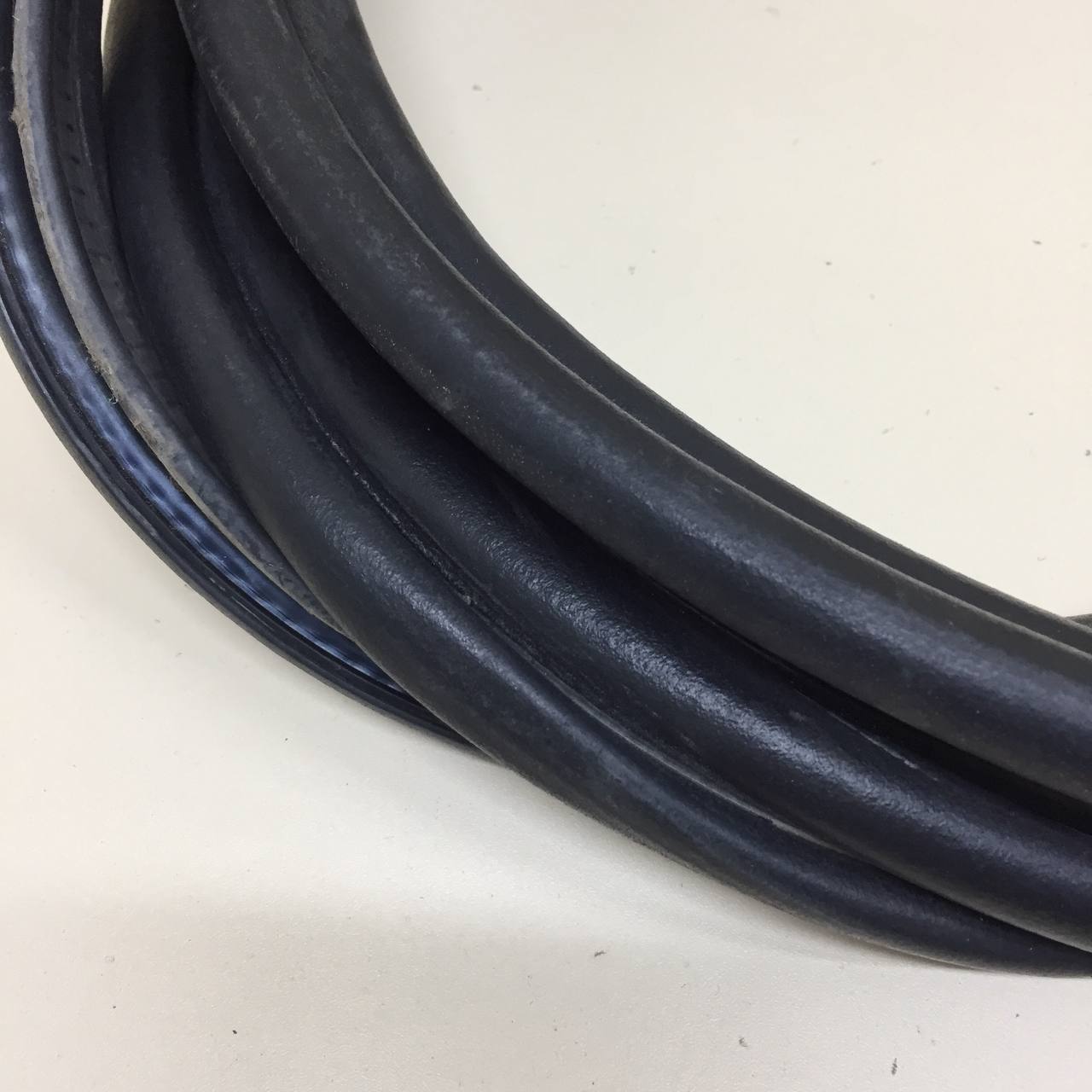 Уплотнитель багажника Renault Sandero Stepway (5S) 2014-2022