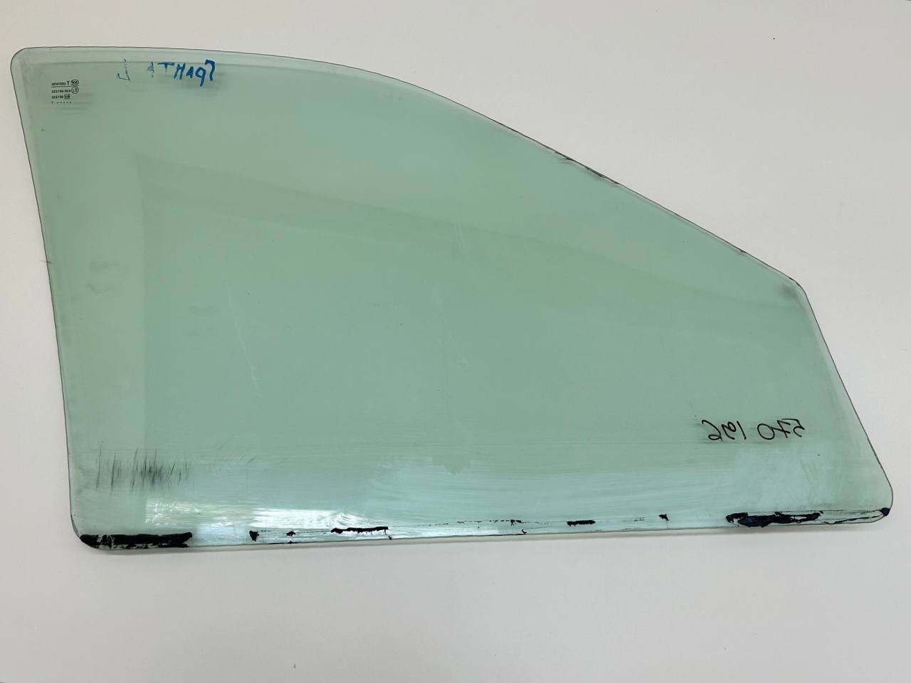 Стекло двери передней левой Lada Granta 2011>