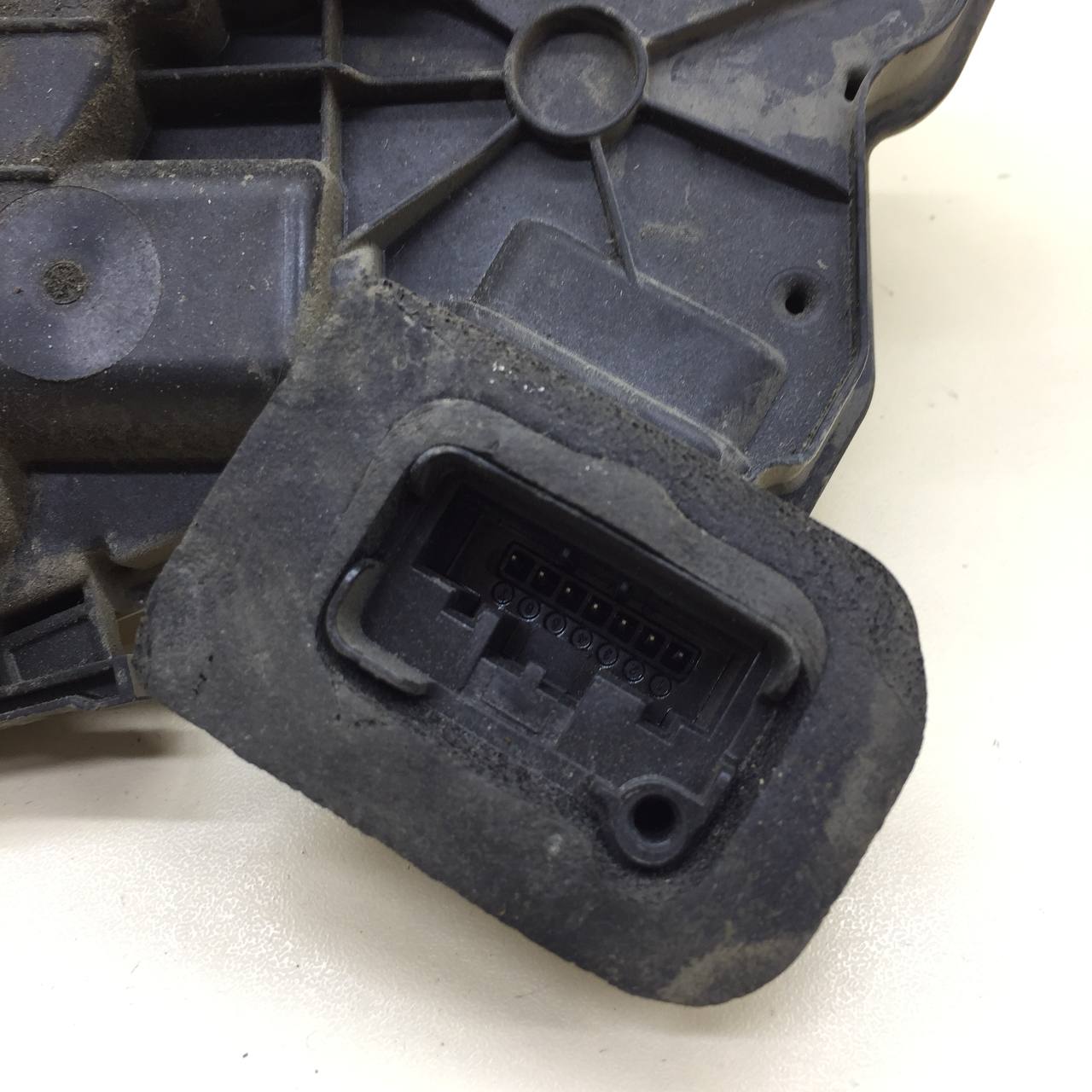 Замок двери передней левой Volkswagen Polo (MK5) 2011-2020