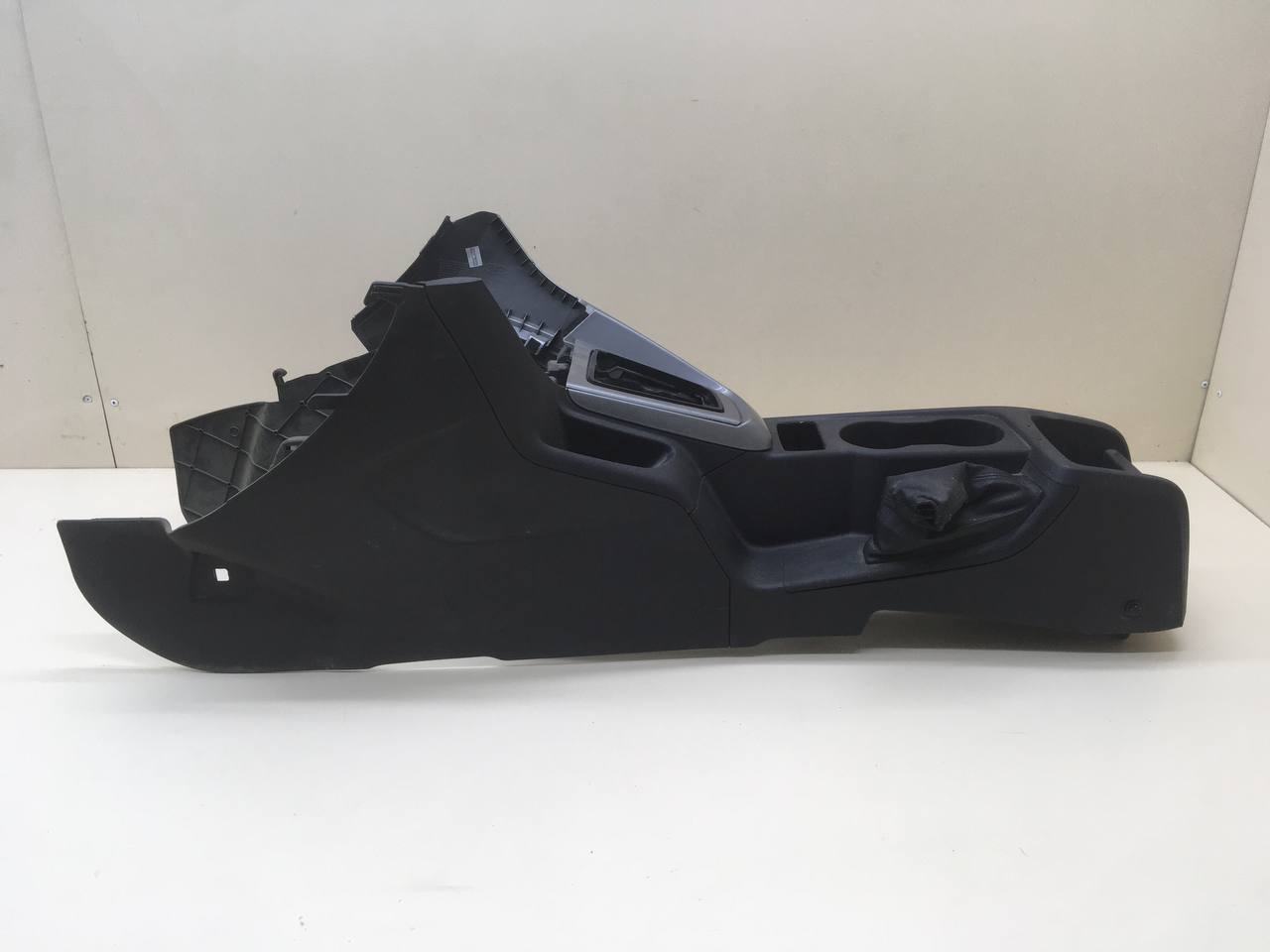 Консоль центральная Ford Focus 3 2011>