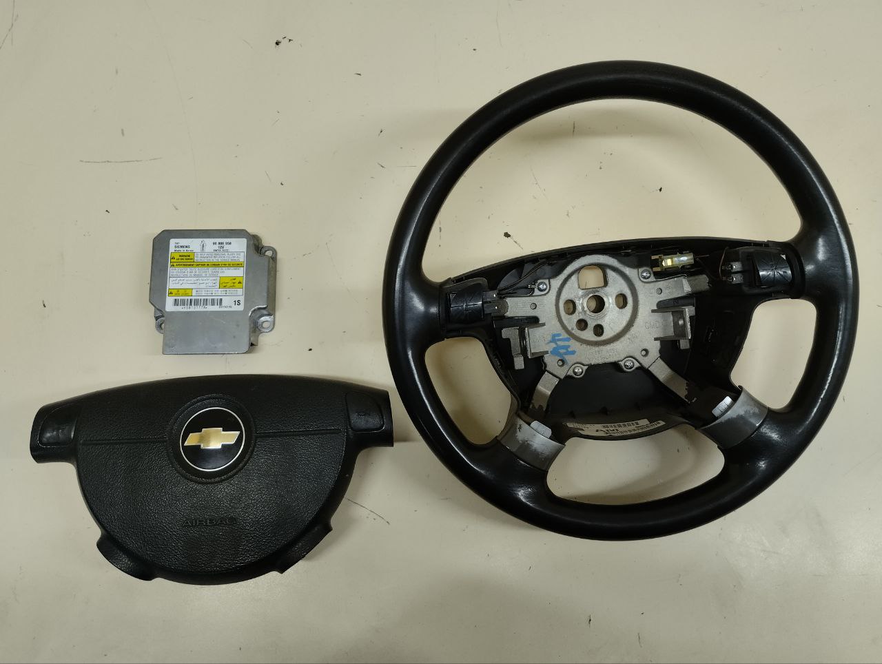 Подушка безопасности в рулевое колесо Chevrolet Aveo T250 2005-2011 Подушка безопасности в рулевое колесо Chevrolet Aveo T250 2005-2011