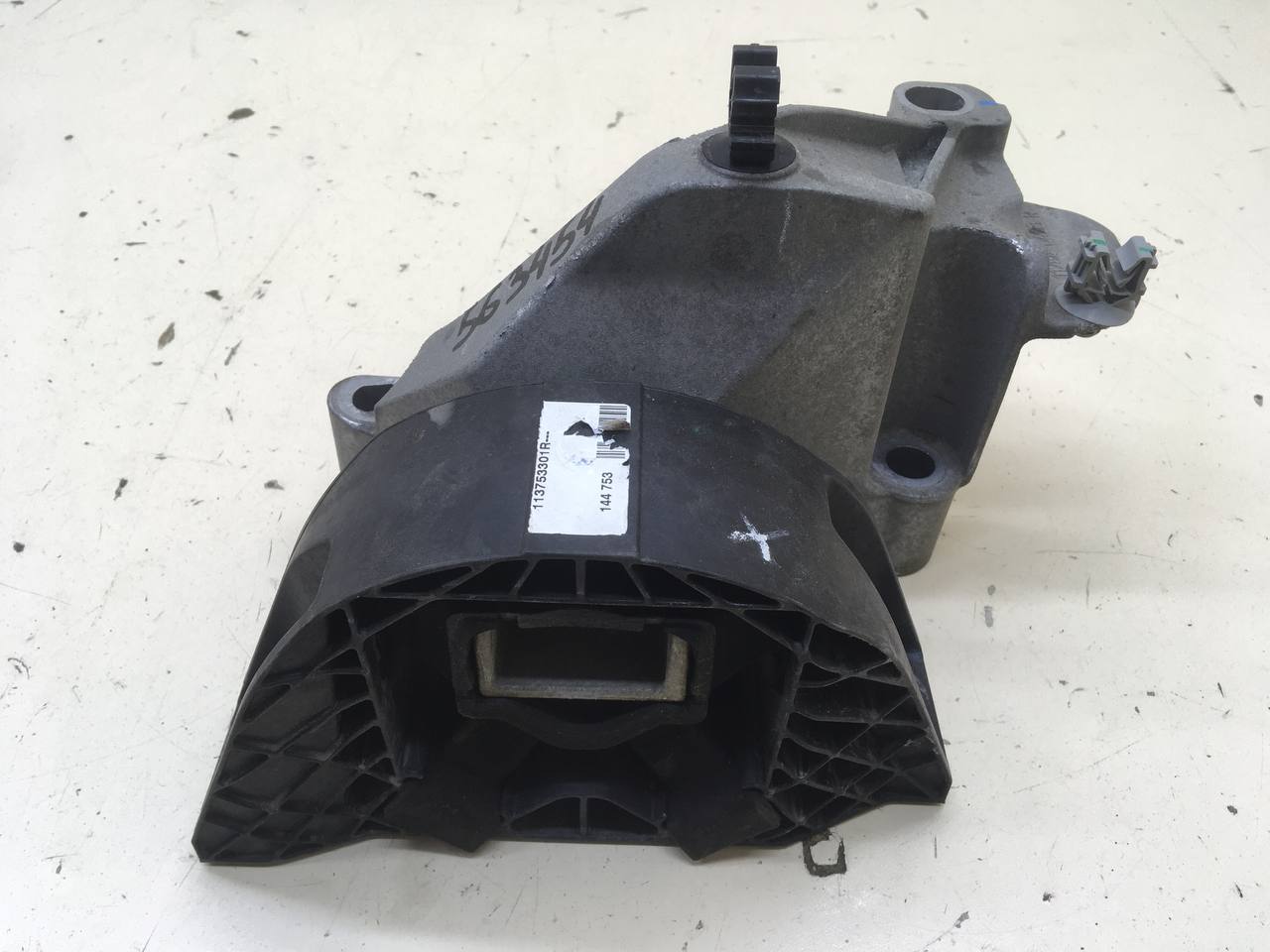 Опора двигателя правая Nissan Almera 3 (G11, G15) 2012> Опора двигателя правая Nissan Almera 3 (G11, G15) 2012>