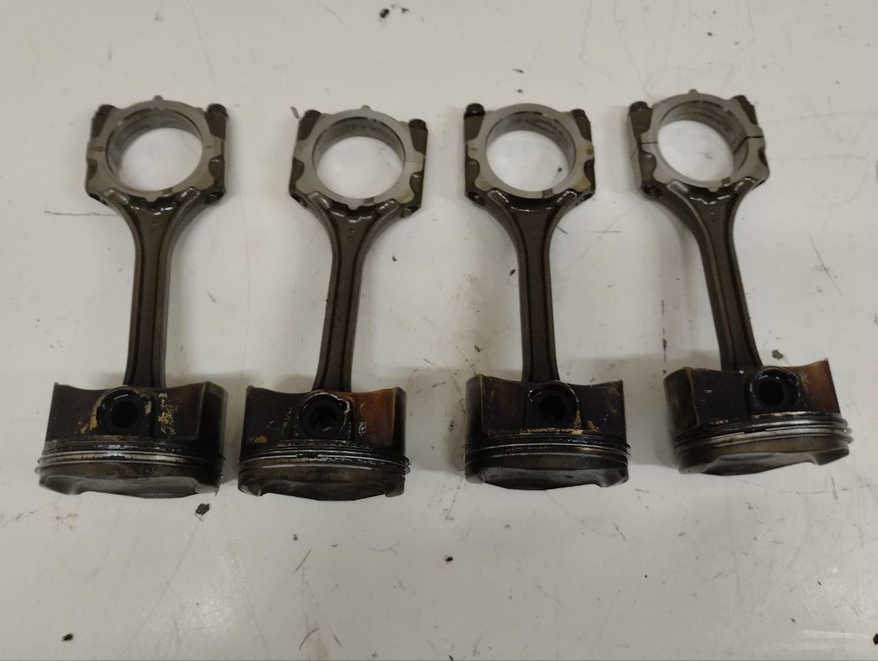 Поршень с шатуном Toyota Rav 4 (A30) 2006-2013 Поршень с шатуном Toyota Rav 4 (A30) 2006-2013