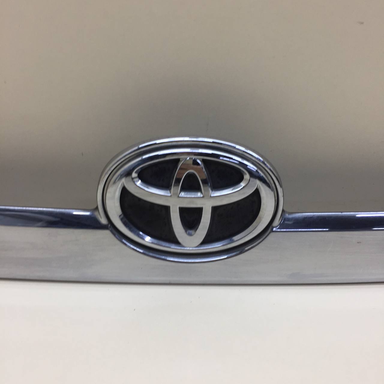 Накладка крышки багажника Toyota Camry (V50) 2011-2017