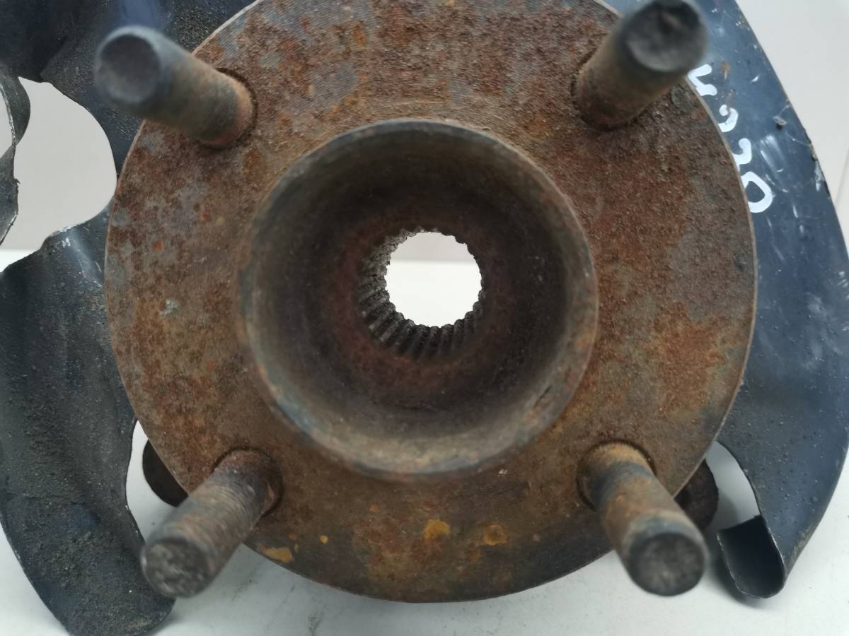 Кулак поворотный передний правый Nissan Sunny (B15) 1998-2004 Кулак поворотный передний правый Nissan Sunny (B15) 1998-2004