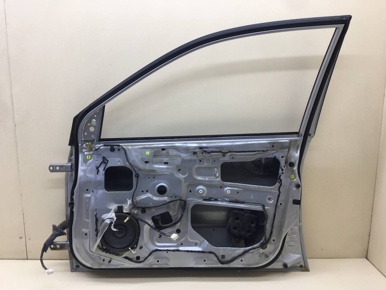 Дверь передняя правая Mitsubishi Lancer 9 (CS/Classic) 2000-2011 Дверь передняя правая Mitsubishi Lancer 9 (CS/Classic) 2000-2011