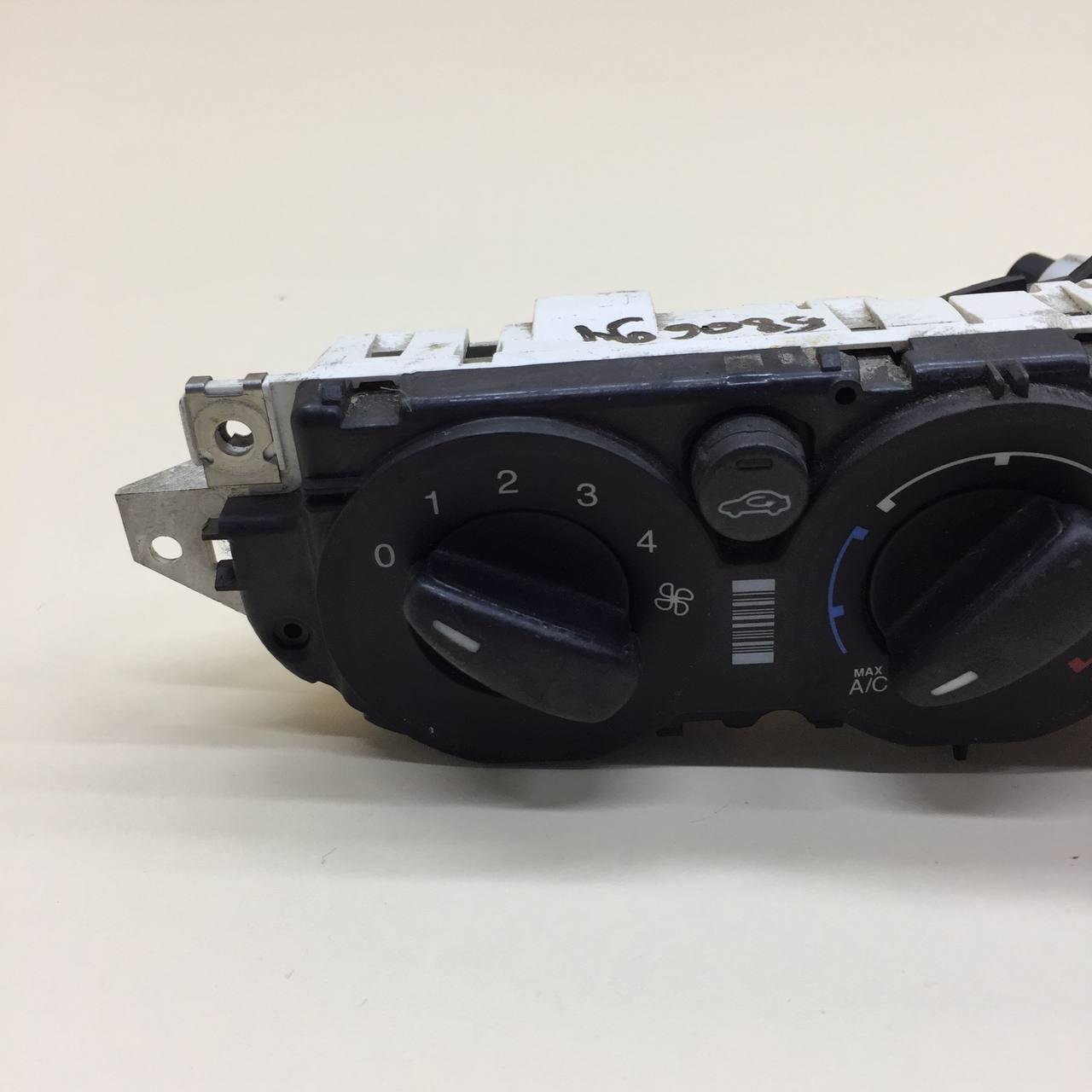 Блок управления отопителем Ford Focus 2 (DB) 2008-2011