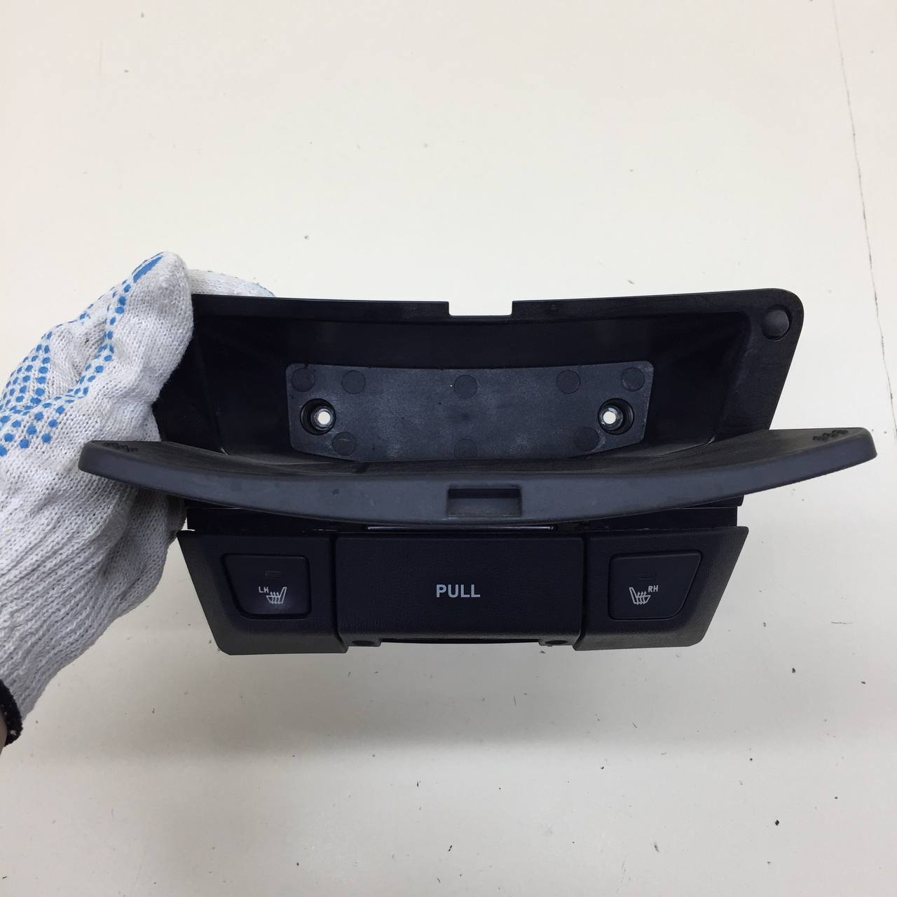 Кнопка обогрева сидений Hyundai Elantra (HD) 2006-2010