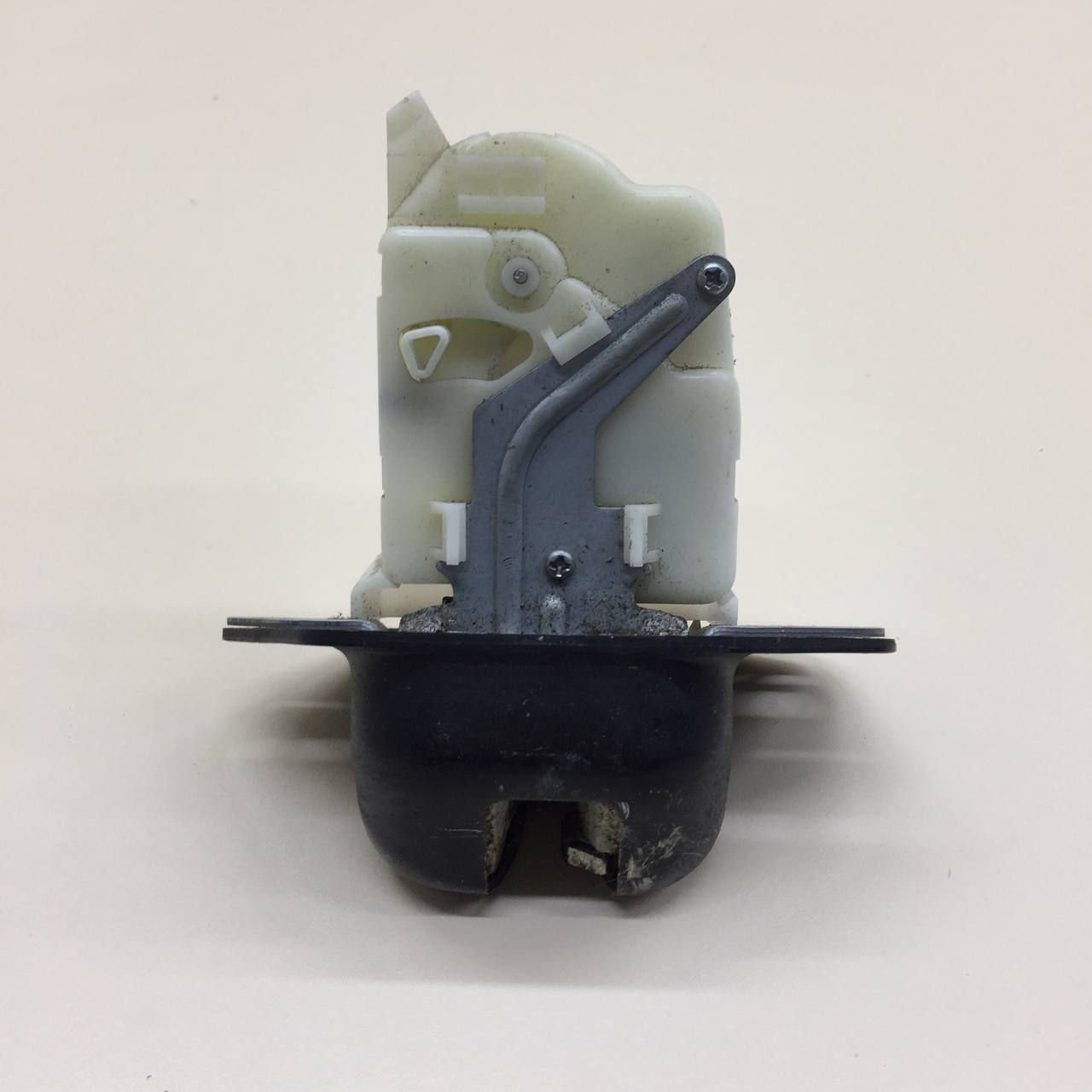 Замок багажника Nissan X-Trail (T31) 2007-2014 Замок багажника Nissan X-Trail (T31) 2007-2014