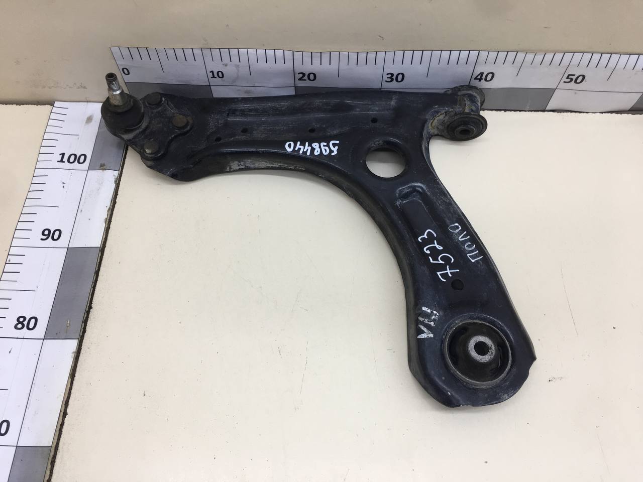 Рычаг передний левый Volkswagen Polo (HB) 2009>