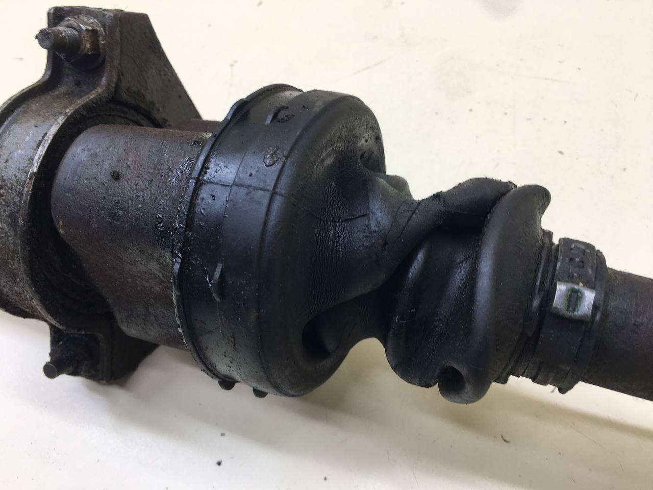 Полуось передняя правая Ford Focus 2 (DB) 2008-2011 Полуось передняя правая Ford Focus 2 (DB) 2008-2011