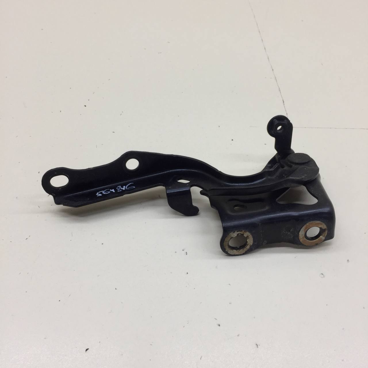 Петля капота правая Lexus NX 200 (Z10) 2014-2021 Петля капота правая Lexus NX 200 (Z10) 2014-2021