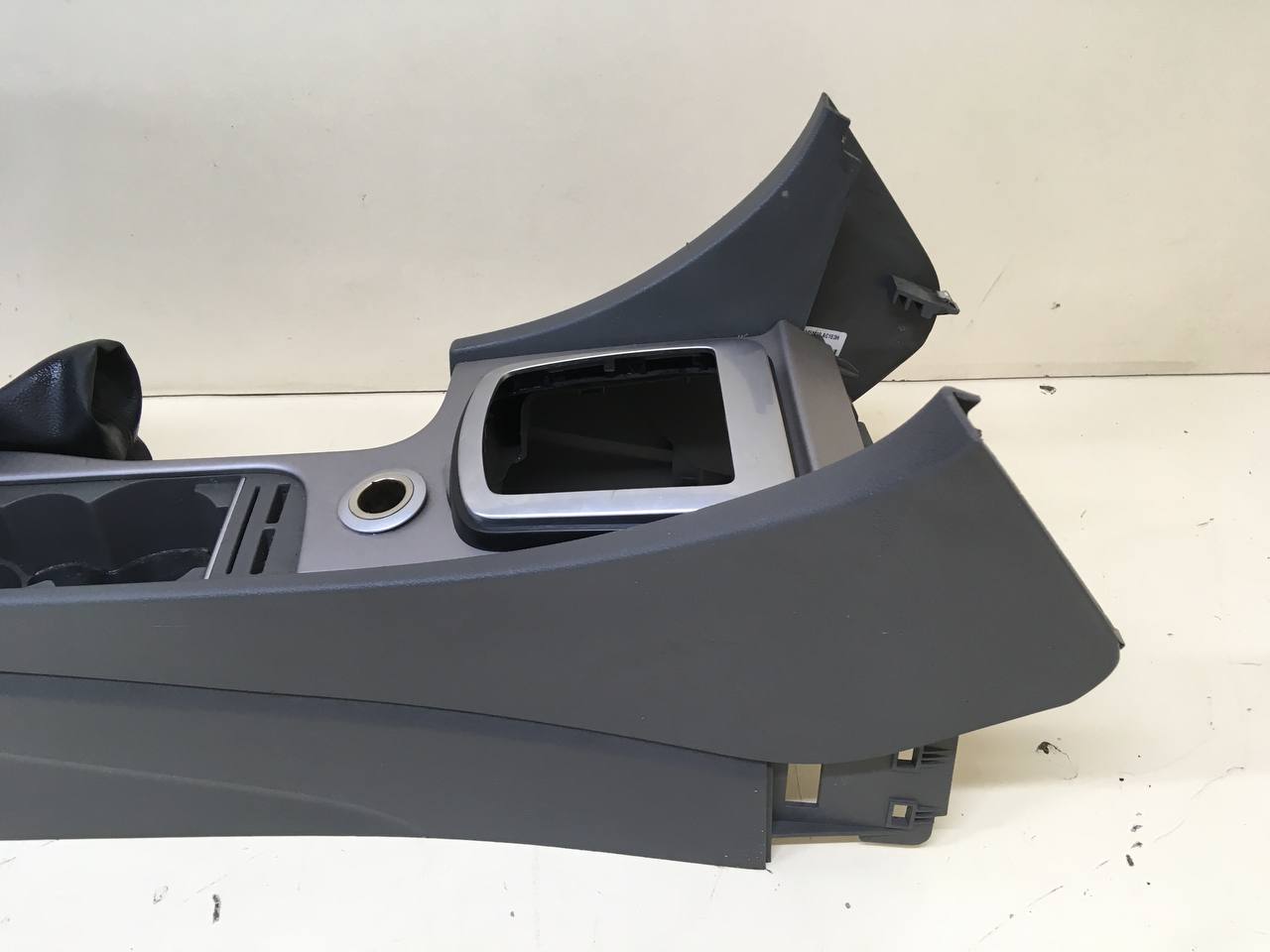 Консоль центральная Ford Focus 2 (DB) 2008-2011 Консоль центральная Ford Focus 2 (DB) 2008-2011