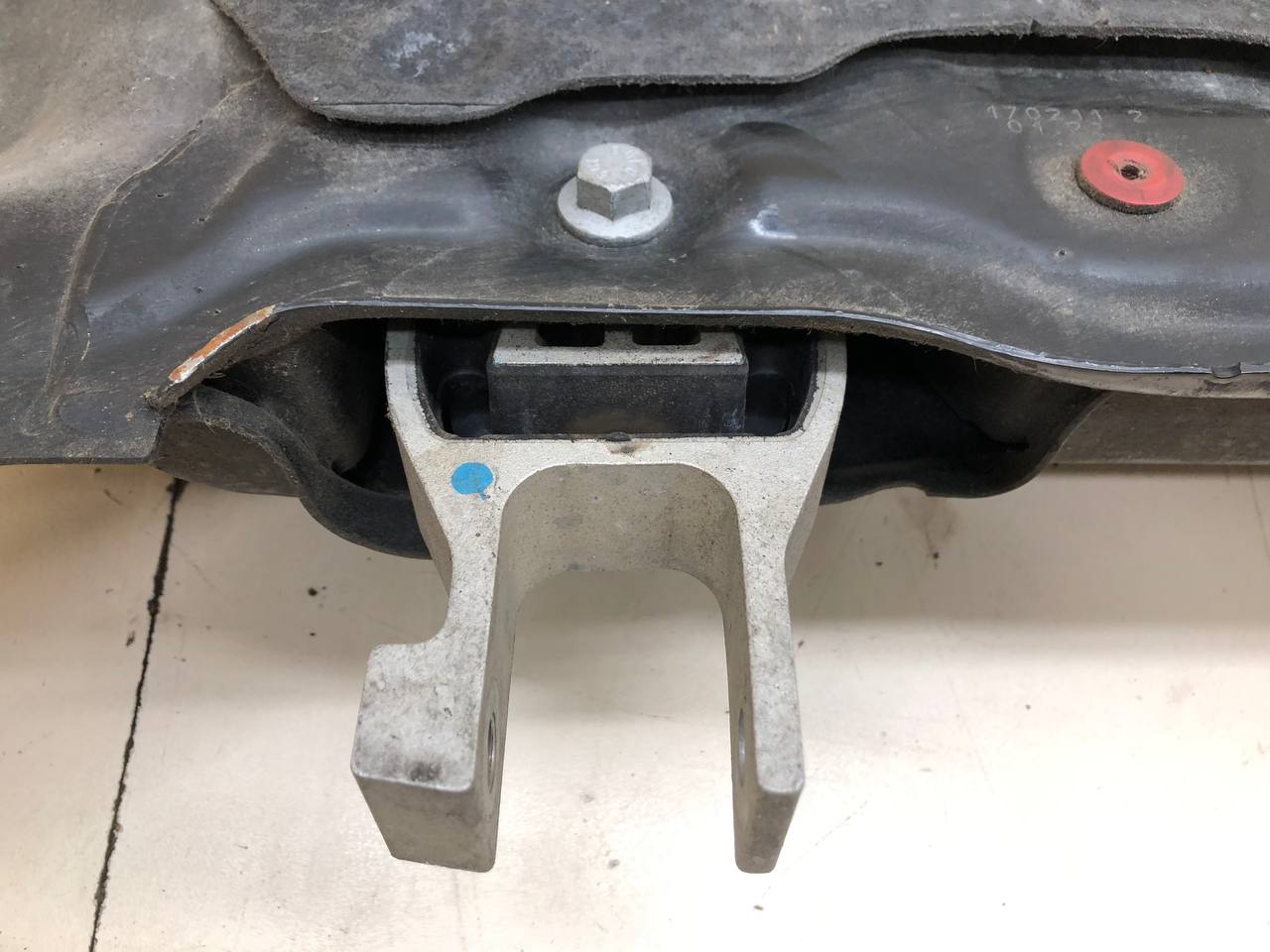 Балка подмоторная Volvo V60 2010-2013