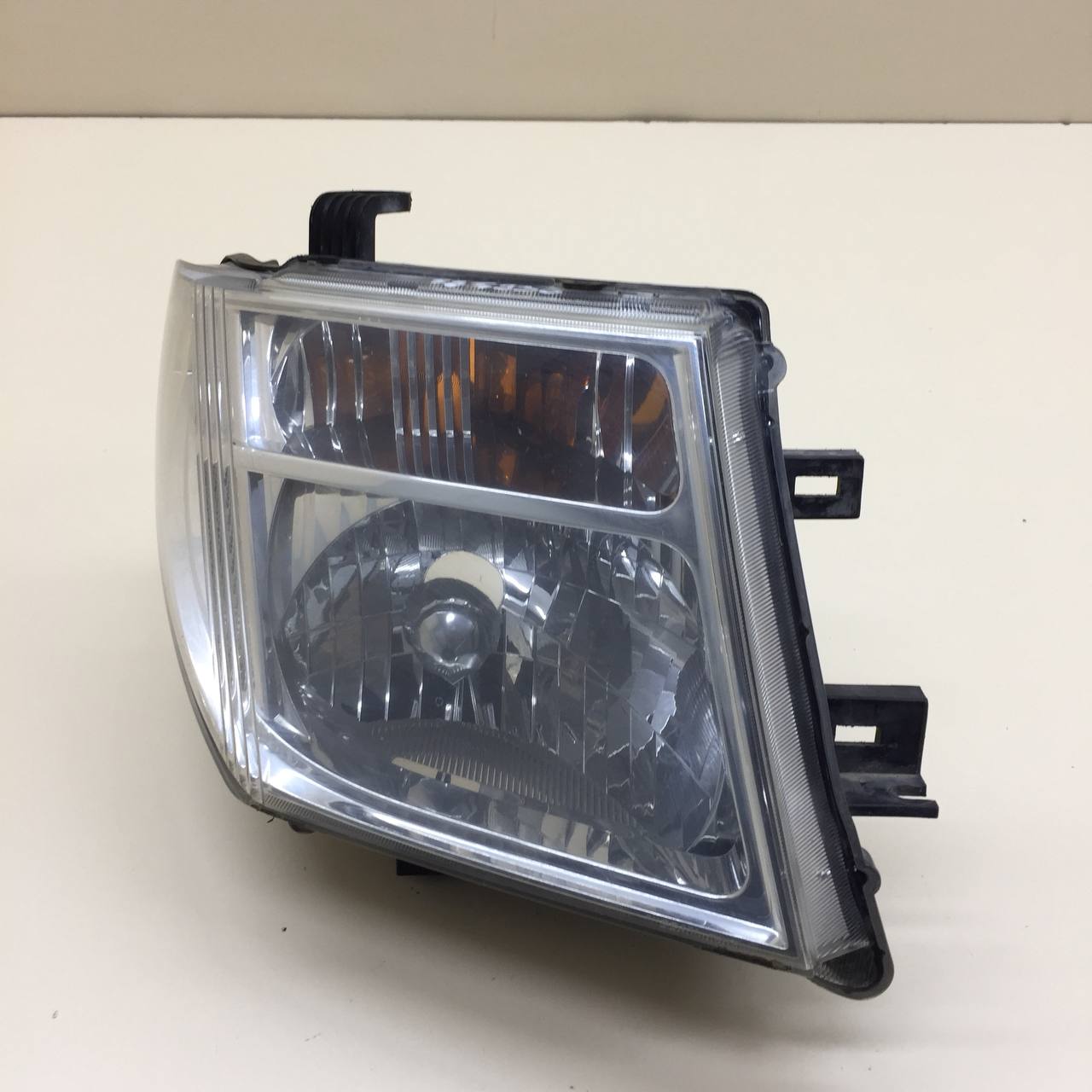 Фара правая Nissan Pathfinder (R51) 2005-2014