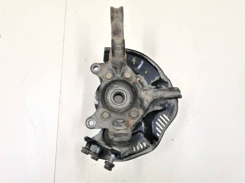 Кулак поворотный передний правый Toyota Corolla E150 2006-2013