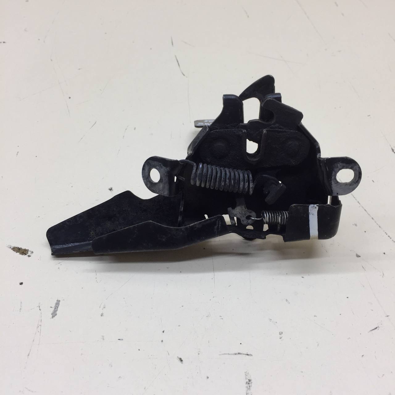 Замок капота Toyota Corolla E180 2013-2019