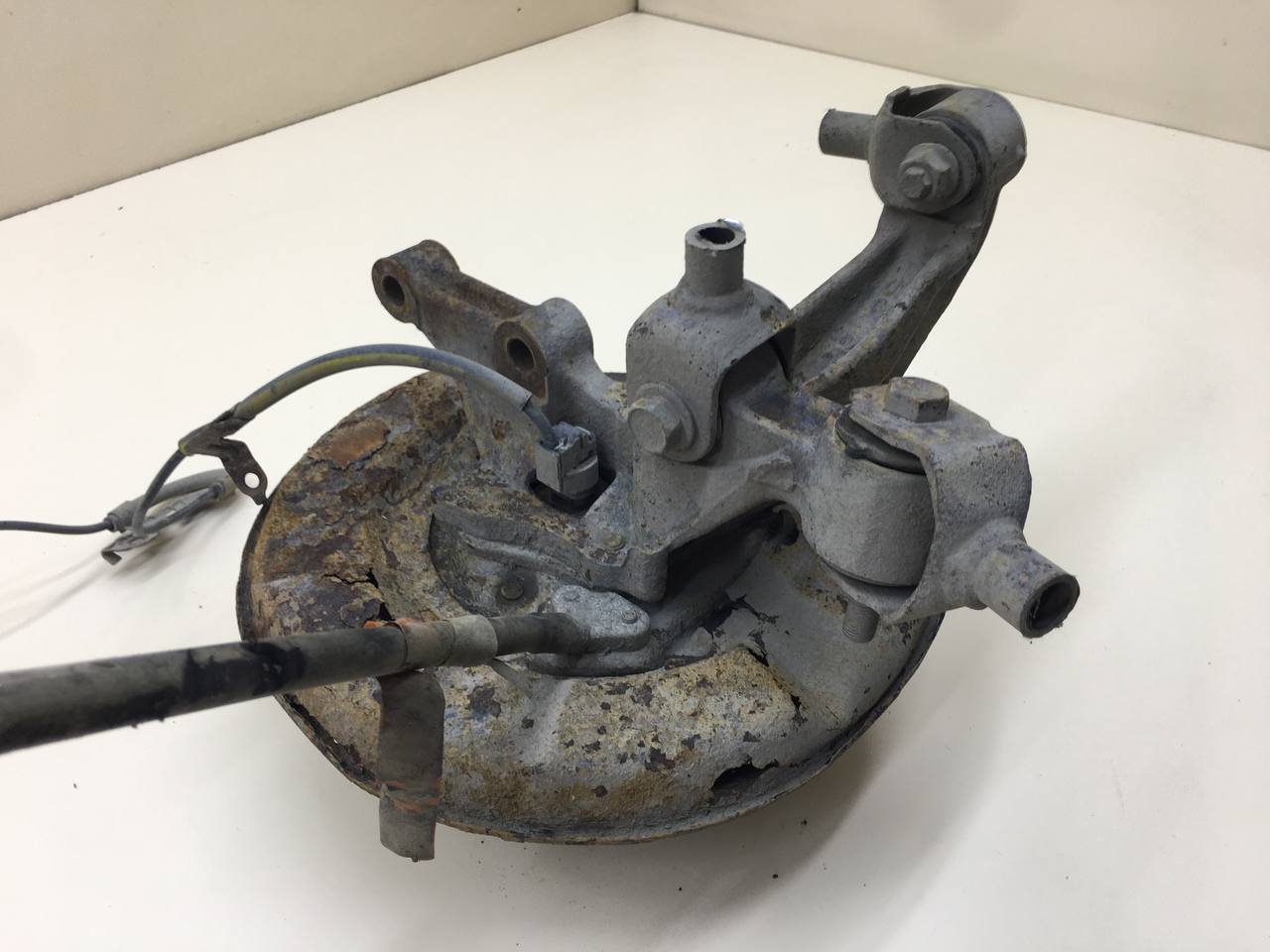 Кулак поворотный задний правый Toyota Camry (V30) 2001-2006 Кулак поворотный задний правый Toyota Camry (V30) 2001-2006