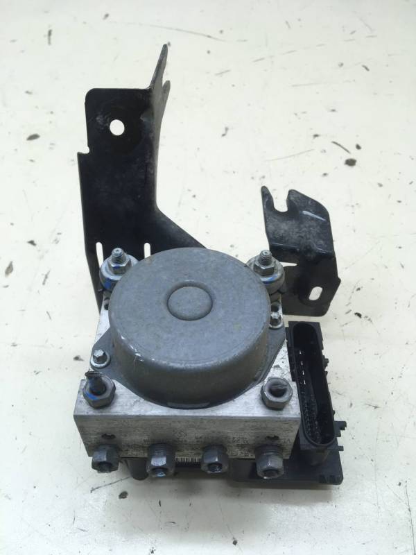Блок ABS (насос) Nissan Almera 3 (G11, G15) 2012> Блок ABS (насос) Nissan Almera 3 (G11, G15) 2012>