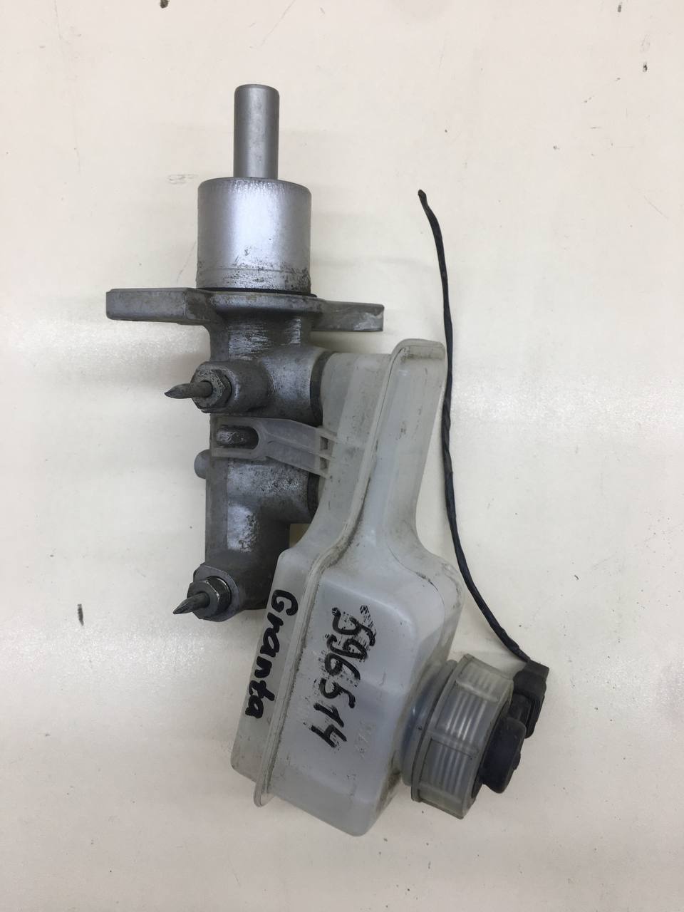 Цилиндр тормозной главный Lada Granta 2011>