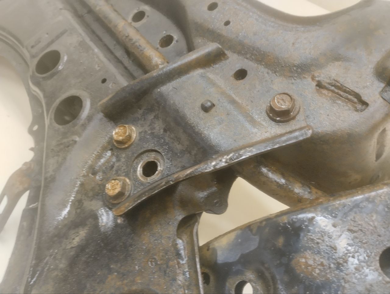 Балка подмоторная Toyota Auris (E150) 2006-2012 Балка подмоторная Toyota Auris (E150) 2006-2012