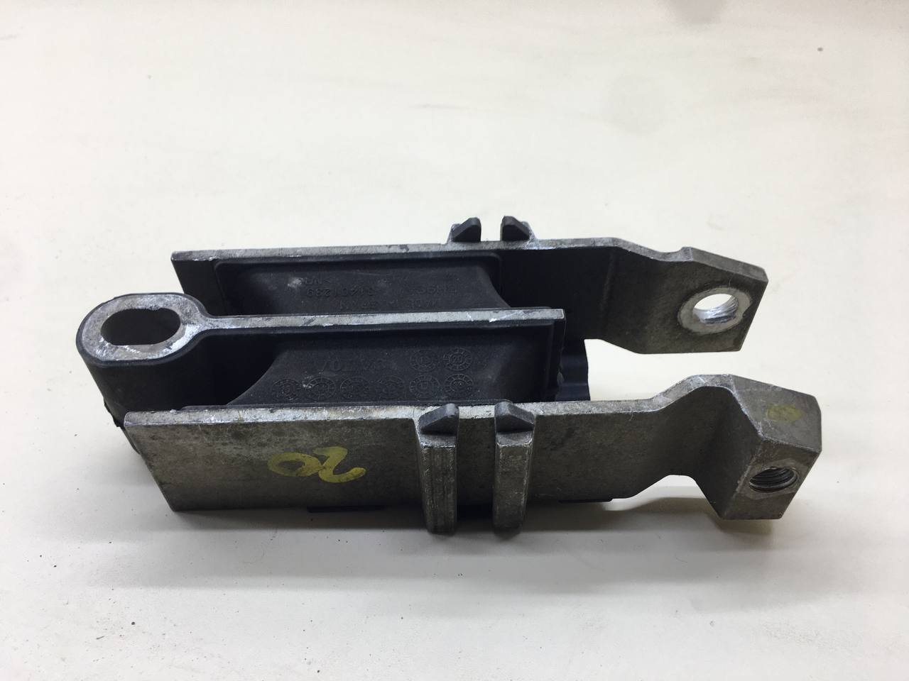 Опора двигателя Volvo XC60 2008-2017