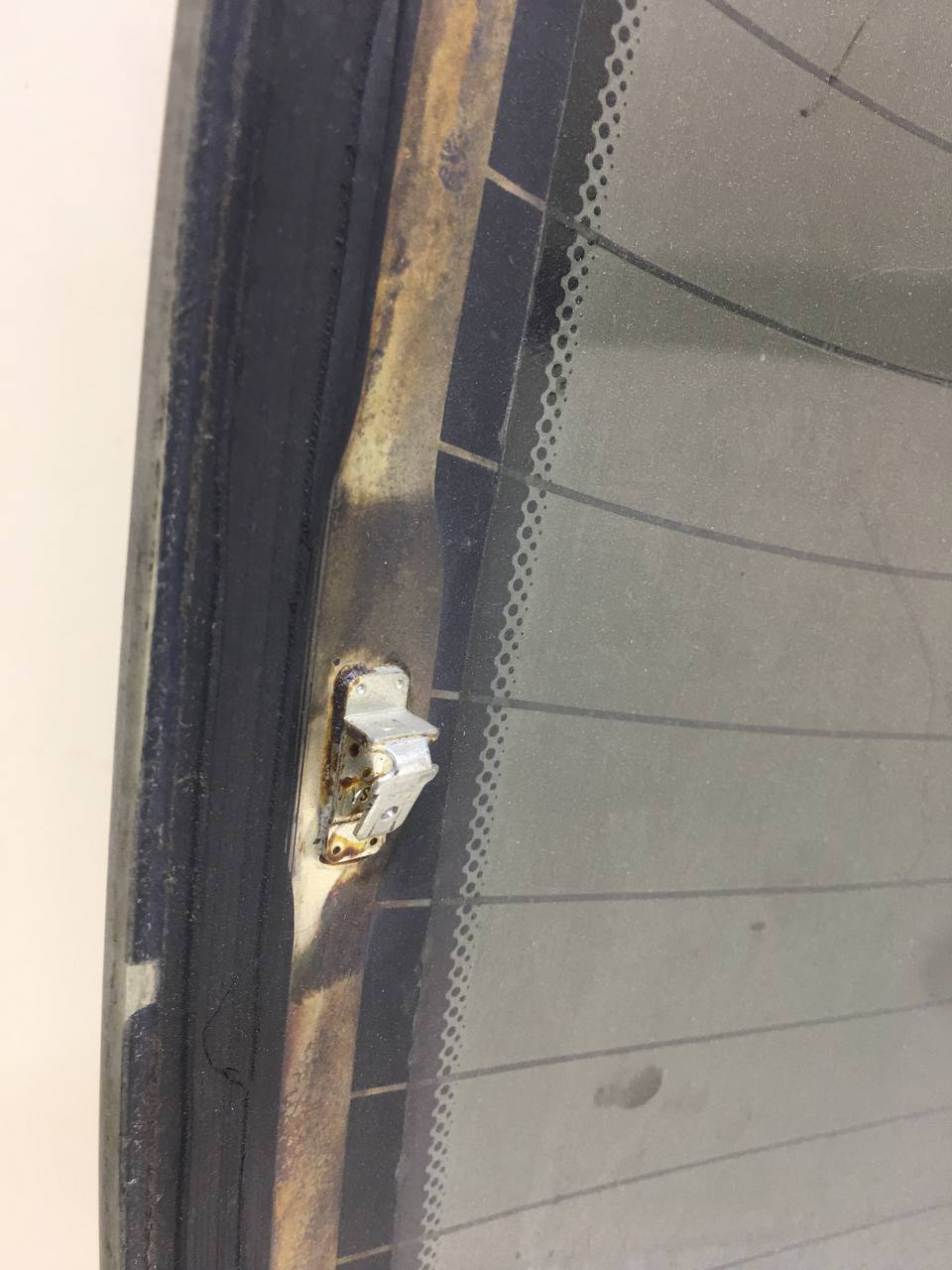 Стекло заднее Kia Spectra (SD) 2004-2011