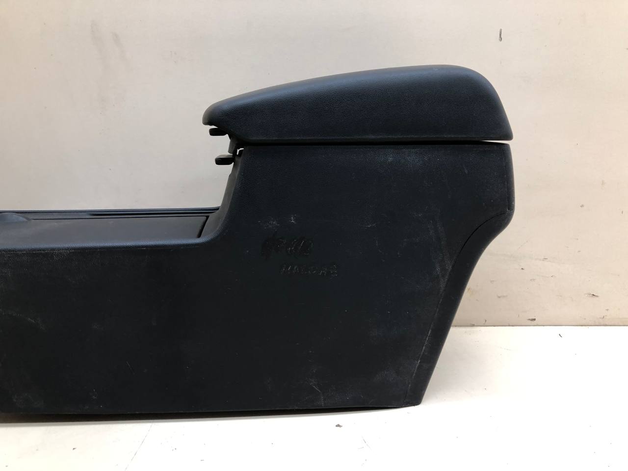 Консоль центральная Mazda Mazda 3 (BK) 2002-2009 Консоль центральная Mazda Mazda 3 (BK) 2002-2009