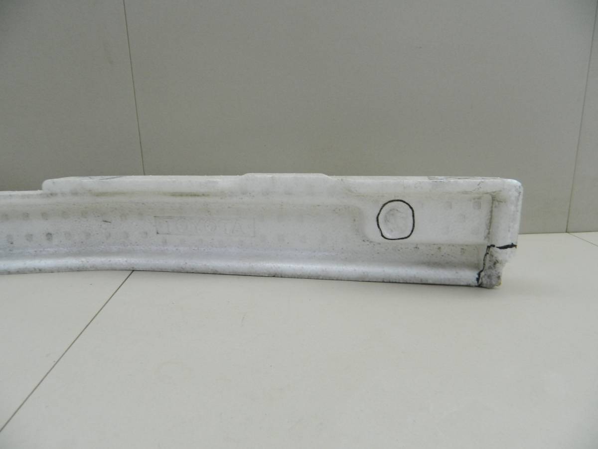 Наполнитель переднего бампера Toyota Prius (W20) 2003-2009