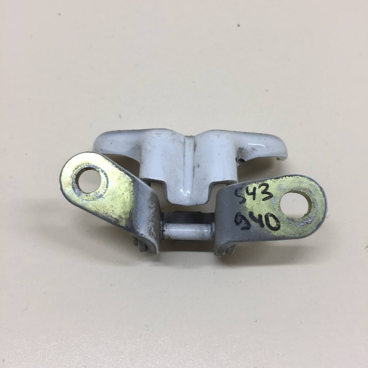 Петля двери задней правой нижняя Chevrolet Cobalt (T250) 2011-2015