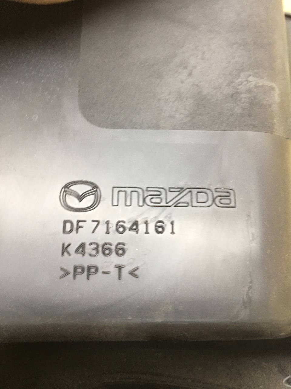 Бардачок Mazda Mazda 2 (DE) 2007-2014