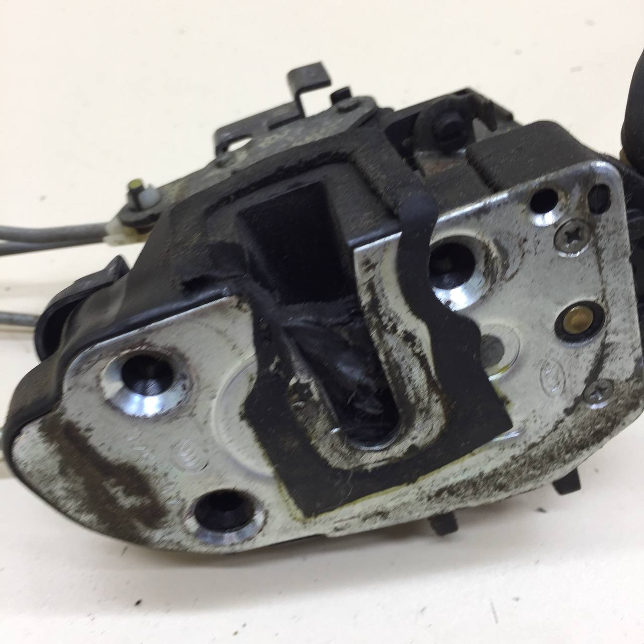 Замок двери передней левой Kia Spectra (SD) 2004-2011