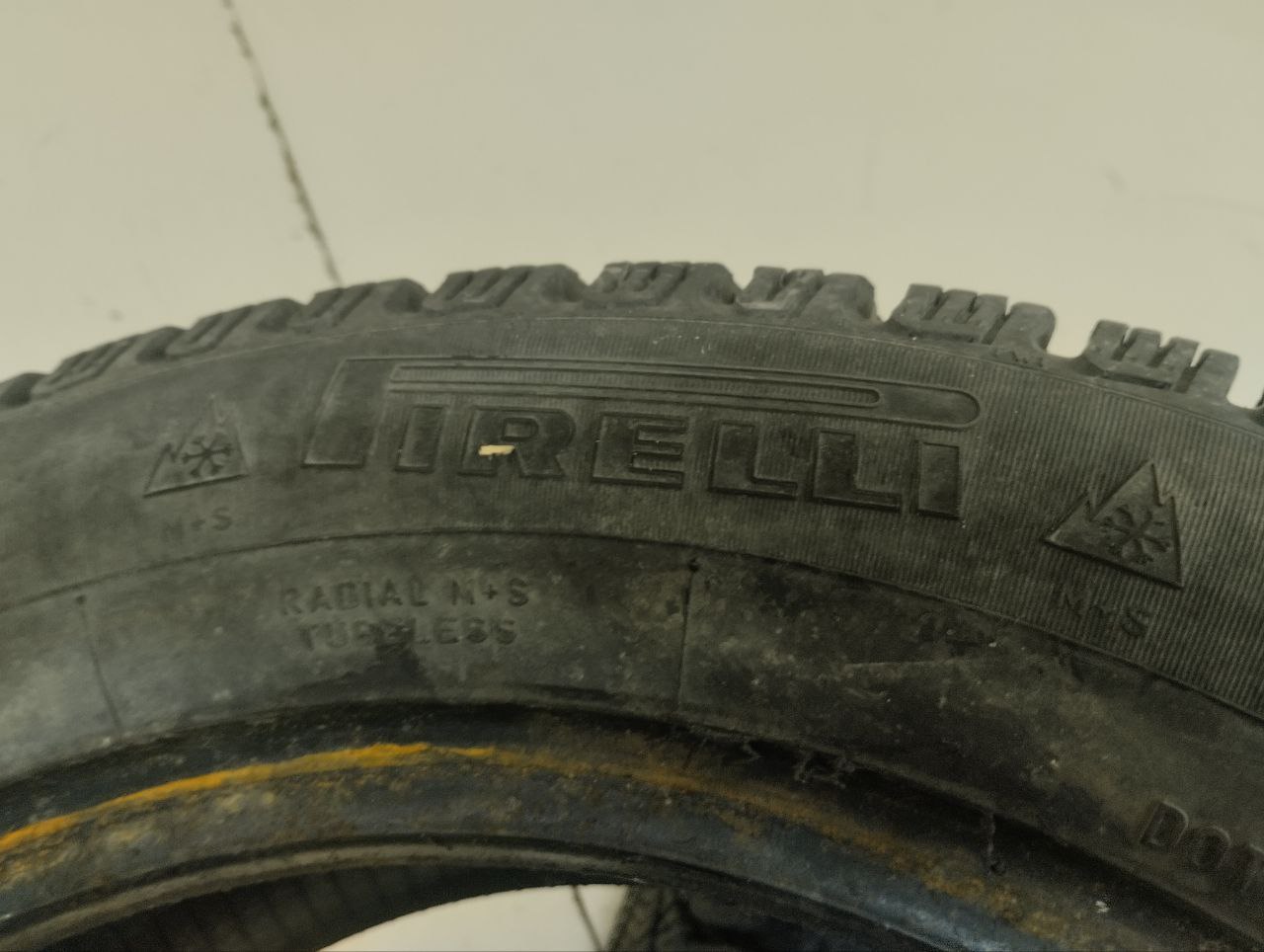 Шины к-кт R15 Зимние шипованные Pirelli Winter Carving Edge 