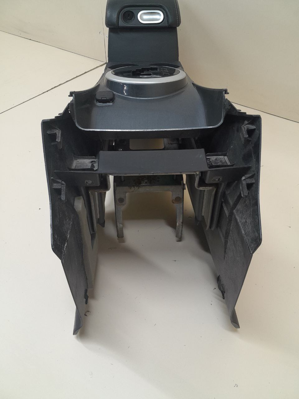 Консоль центральная Mazda CX-7 (ER) 2006-2012 Консоль центральная Mazda CX-7 (ER) 2006-2012
