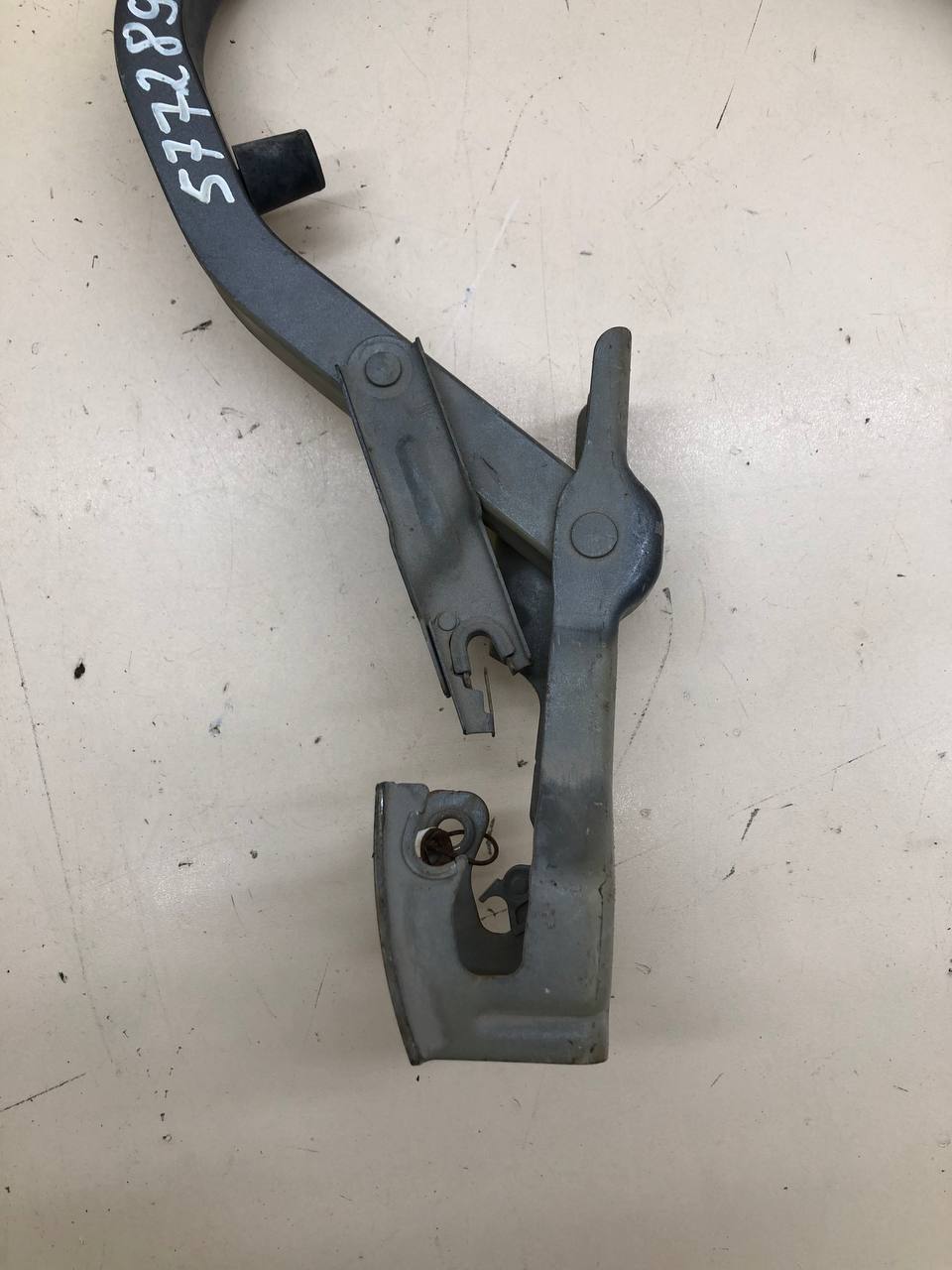 Петля крышки багажника Chevrolet Aveo T300 2011>