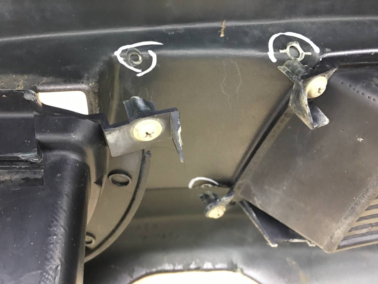 Бампер передний Mitsubishi Lancer 9  (CS/Classic) 2000-2011