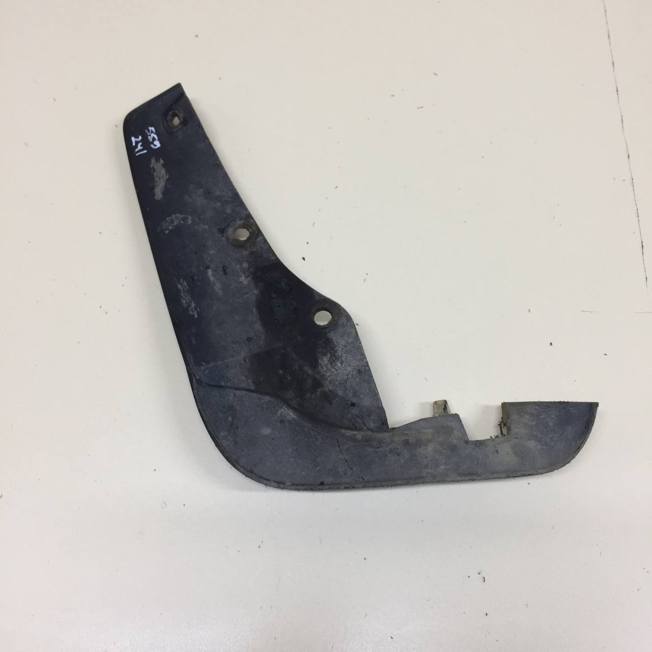 Брызговик передний правый Mazda Mazda 6 (GG) 2002-2007 Брызговик передний правый Mazda Mazda 6 (GG) 2002-2007