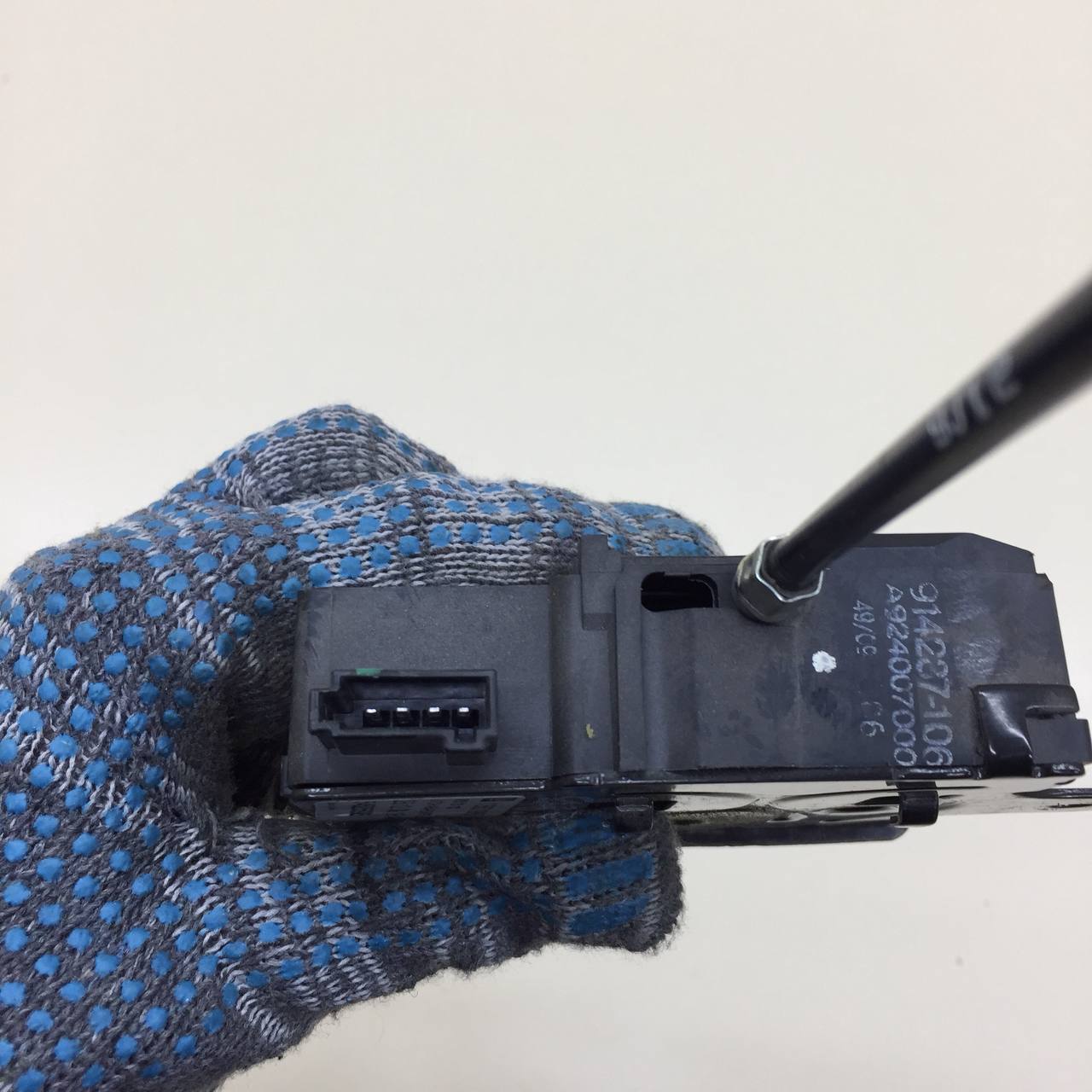 Замок багажника Chevrolet Cruze (J300) 2009-2016