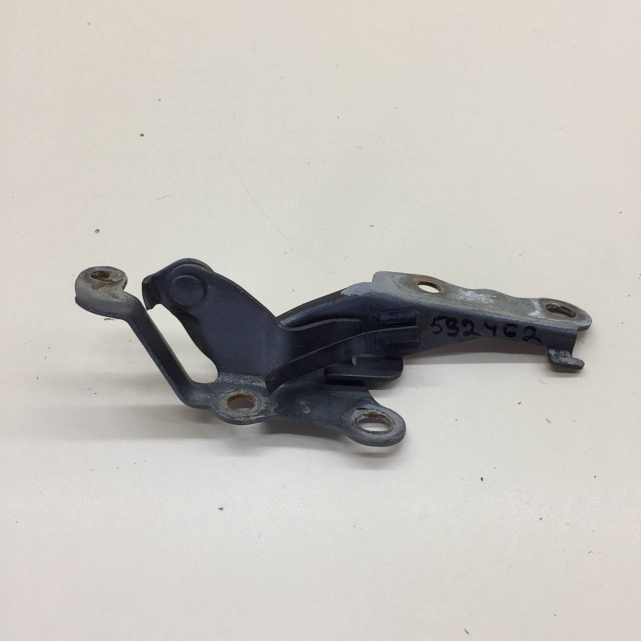 Петля капота правая Toyota Corolla E120 2001-2007