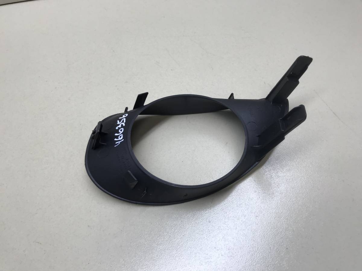 Рамка противотуманной фары правой Toyota Yaris (P90) 2005-2011