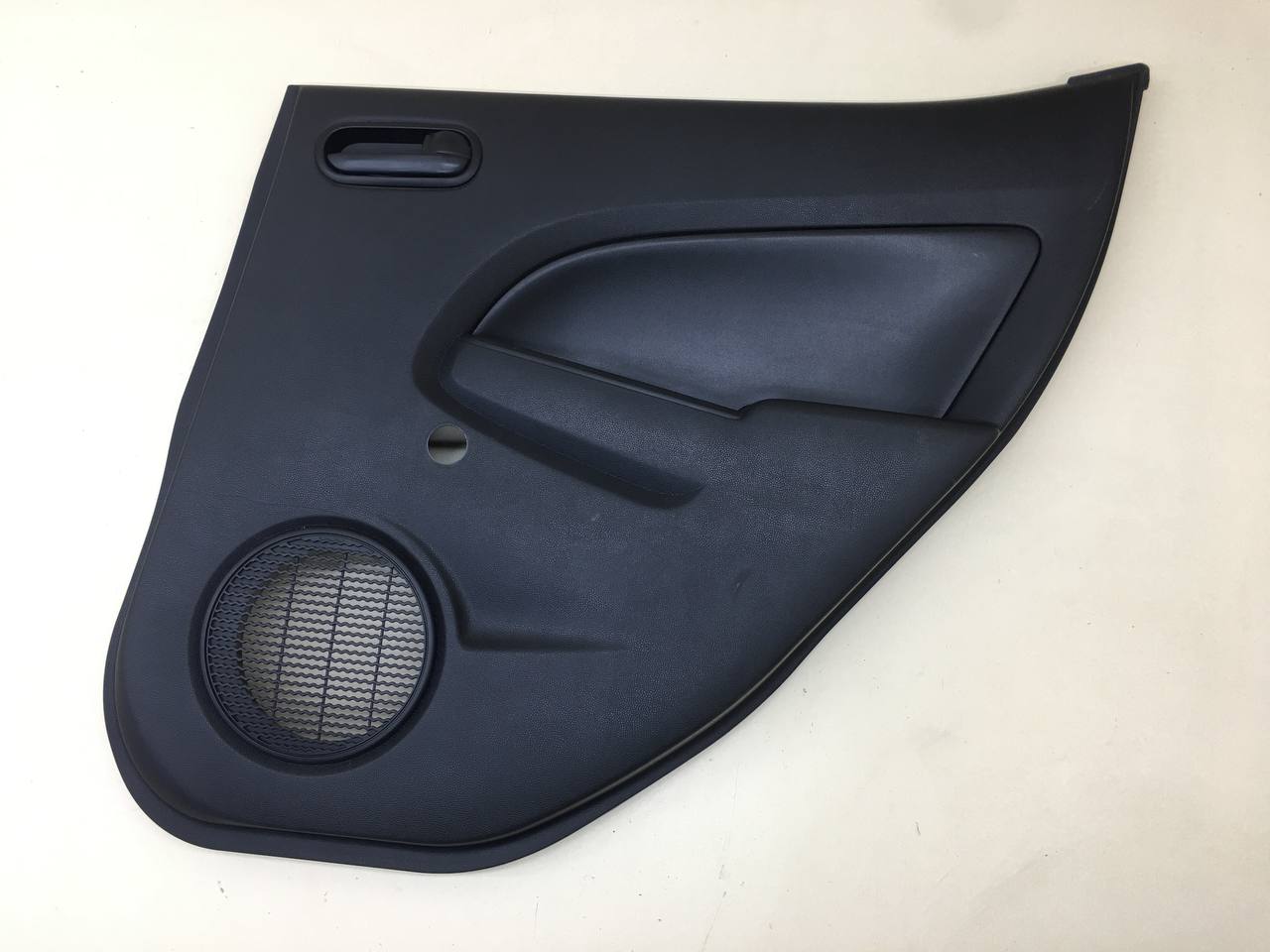 Обшивка двери задней правой Mazda Mazda 2 (DE) 2007-2014