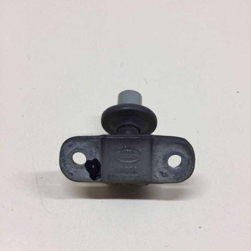 Петля двери багажника Land Rover Discovery 3 (L319) 2004-2009
