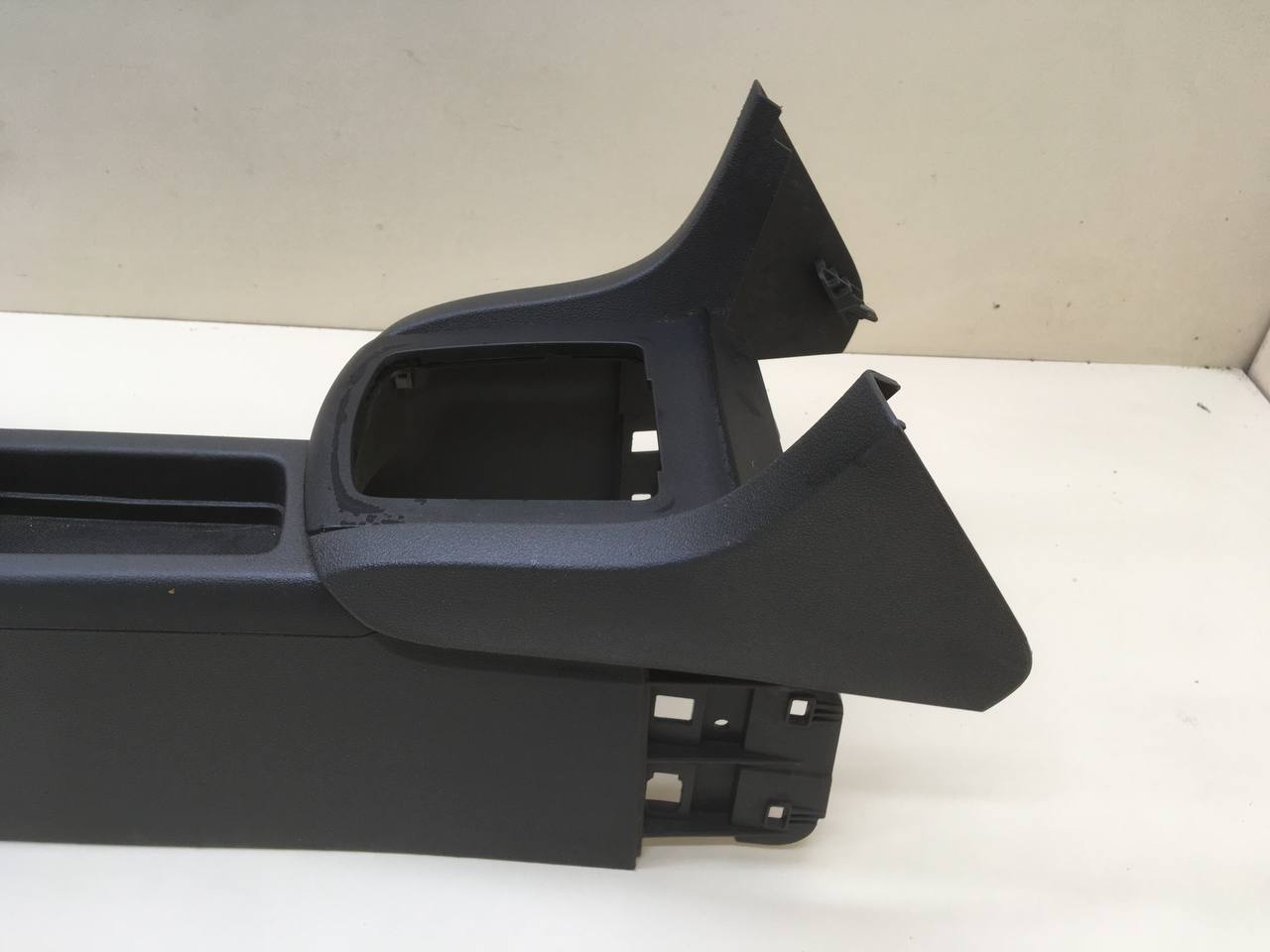 Консоль центральная Ford Focus 2 (DA) 2005-2008 Консоль центральная Ford Focus 2 (DA) 2005-2008