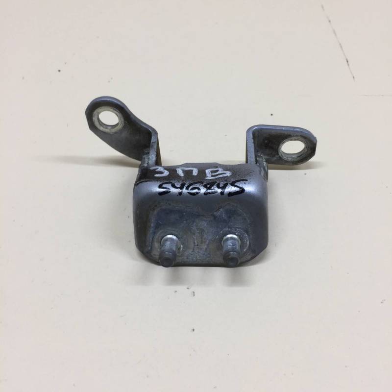 Петля двери задней правой верхняя Toyota Corolla E120 2001-2007 Петля двери задней правой верхняя Toyota Corolla E120 2001-2007