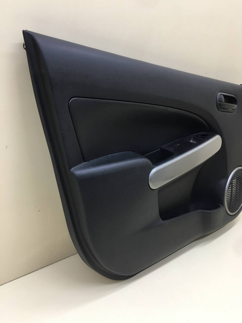 Обшивка двери передней левой Mazda Mazda 2 (DE) 2007-2014