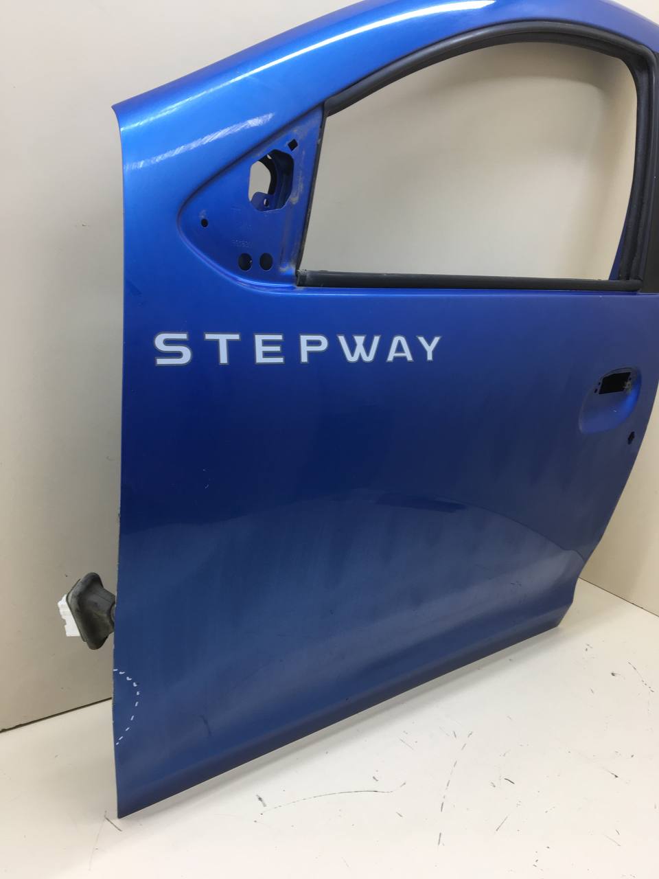 Дверь передняя левая Renault Sandero Stepway (5S) 2014-2022 Дверь передняя левая Renault Sandero Stepway (5S) 2014-2022