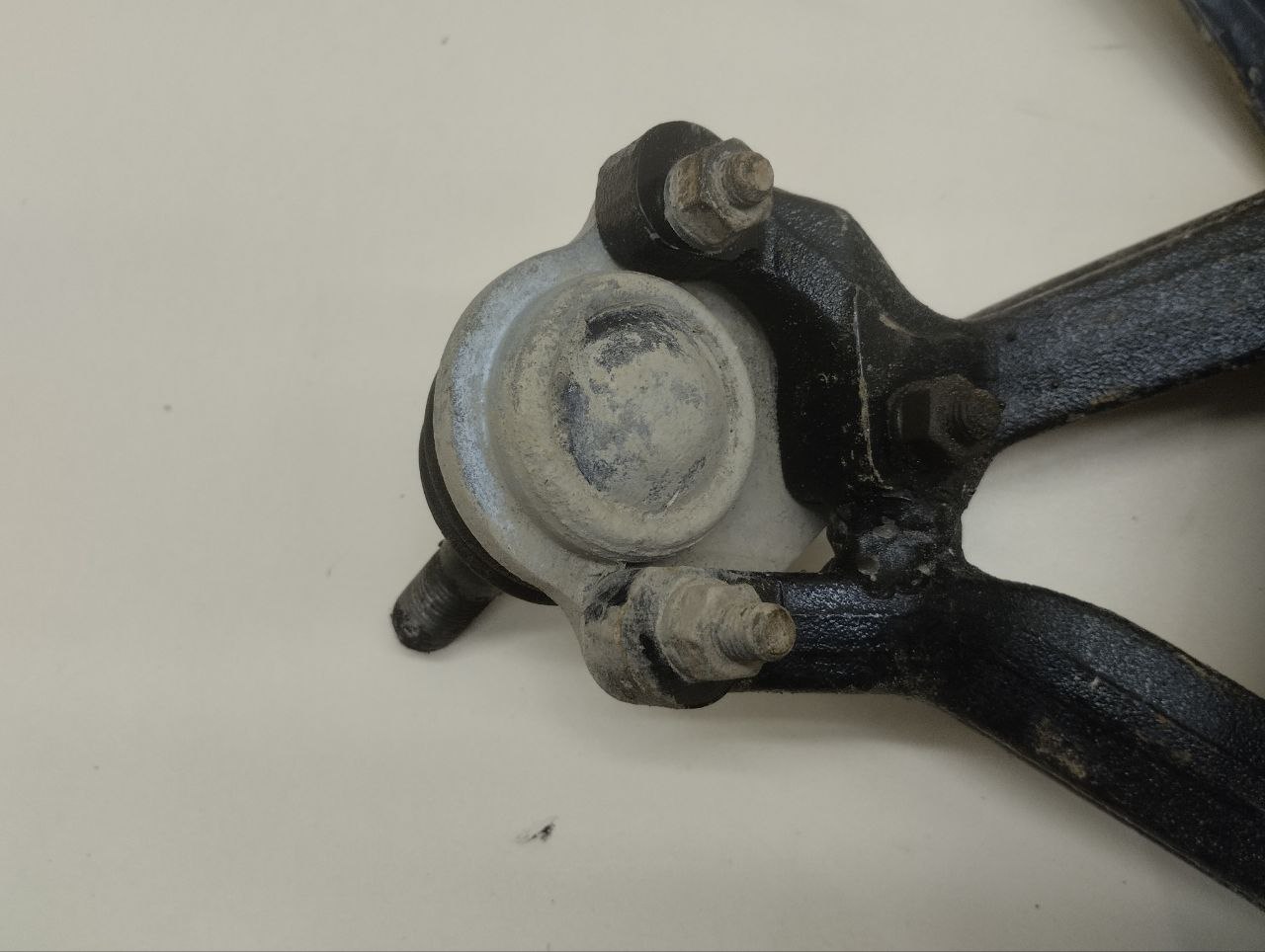 Рычаг передний нижний правый Chevrolet Niva 2009-2020