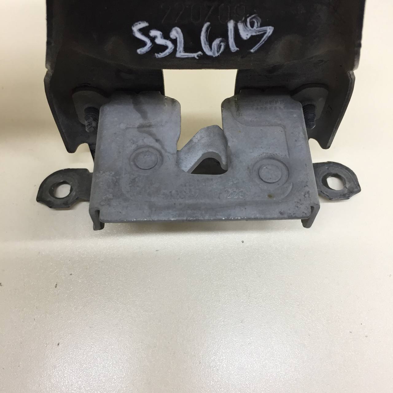 Замок капота BMW 1-series E87/E81 2004-2011