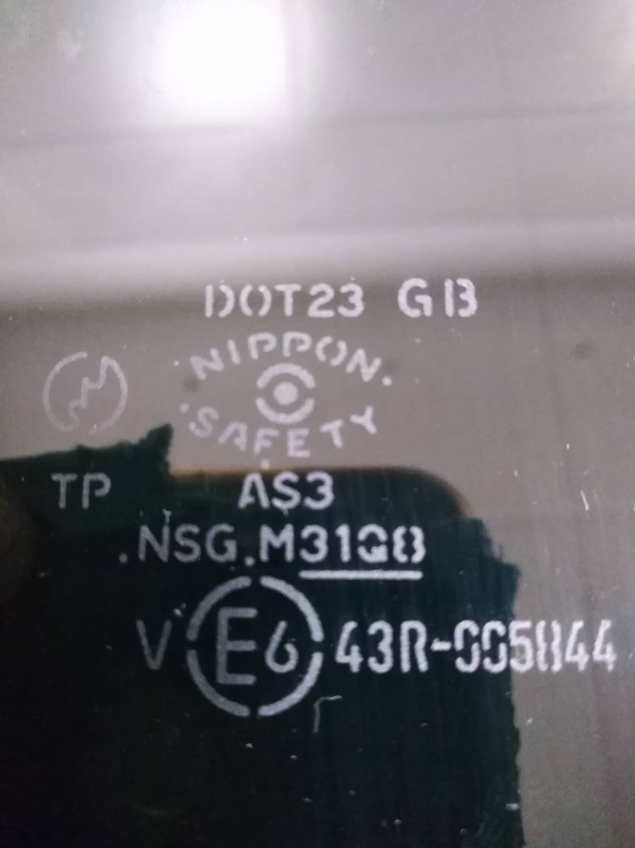 Стекло двери задней правой Mazda Familia (BJ) 1998-2003